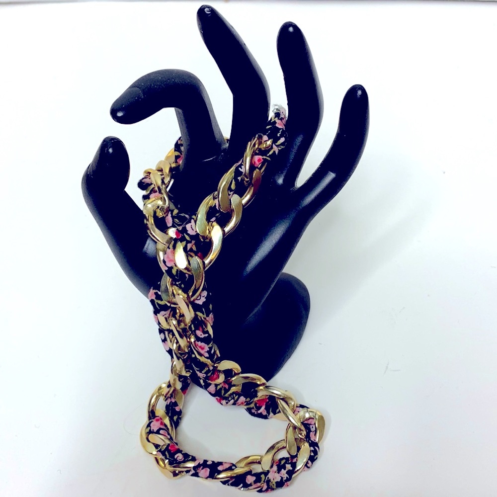 Gold Linked Necklace With Floral Fabric Intertwined | Fancy Boho Business Party